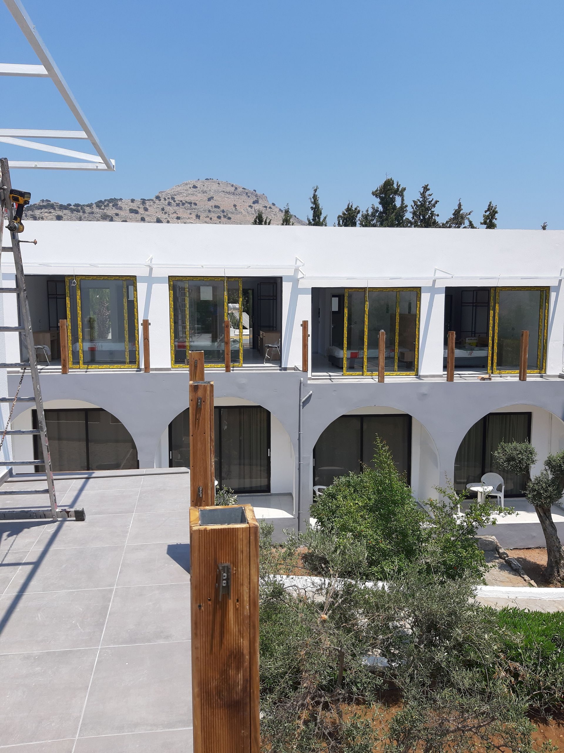 Ελιά — κουφώματα αλουμινίου, Ρόδος